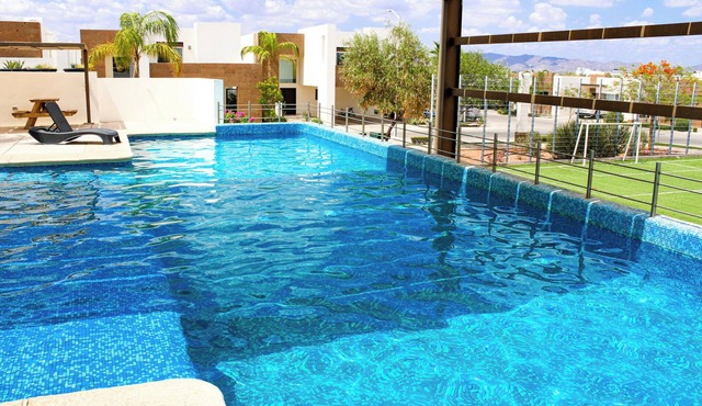 Casa espaciosa 3R/2.5b, patio privado