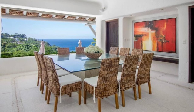 Casa Estilo Mediterraneo con Alberca y Espejo de Agua en Acapulco