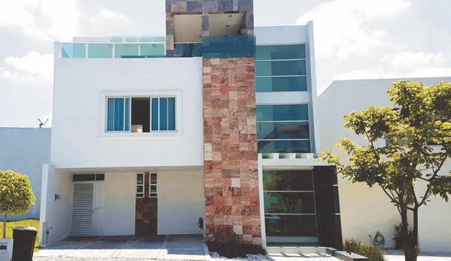 ¡casa Grande y Cómoda! Súper Ubicación, Seguridad y Tranquilidad en Angelópolis