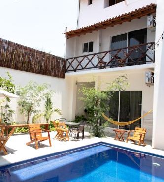 CASA GUAJE 5min to Beach Bacocho and Coral 3Floor House 6 Bedrooms all with AC 8 beds up to 16 Guests Wifi starlink