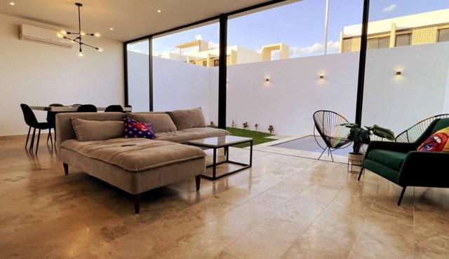 Casa Itza: 3 BR House w/Private Pool and Rooftop in Merida
