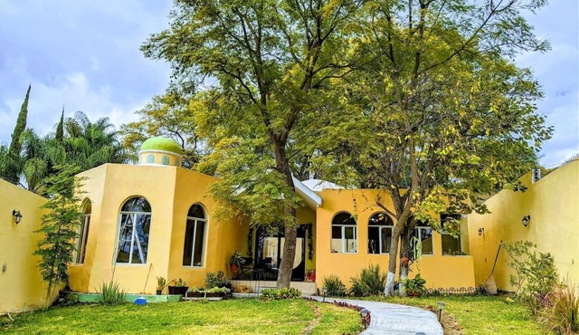 Casa Jacarandas Chalet with Garden in Chapala