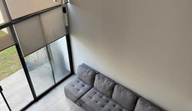 Casa moderna en Aguascalientes con AC, jardín y alberca en casa club