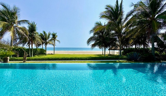 Casa Mona - Beachfront Luxury Villa
