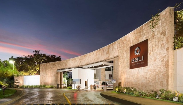 Casa nueva en Playa del Carmen con alberca y gym