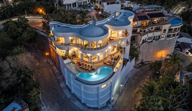 Casa Paakat - Luxury villa with chef, bartender, housekeeping and ocean views