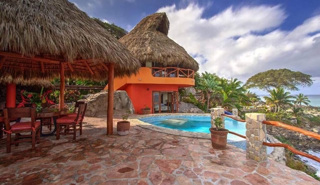Casa Paraiso, Ocean-front Getaway in a private magical community