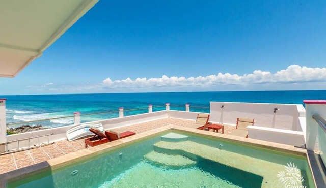 Casa Perla Suite 3 : Oceanfront Studio with Rooftop Dipping Pool