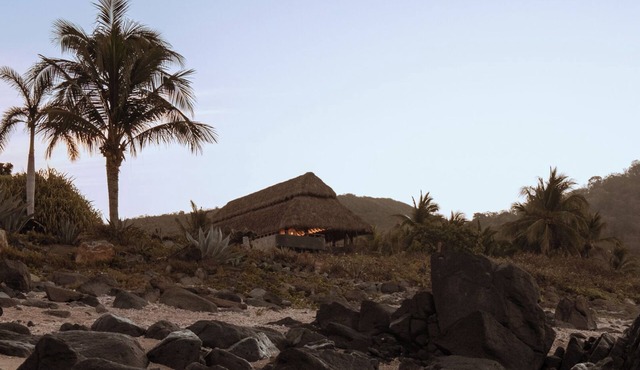 Casa Pomona - award-winning oceanfront villa with 6 bedrooms in Troncones