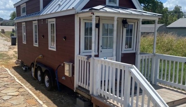 Casa Rosa Waterfront Tiny Home Lake Conroe Retreat Beautiful Sunsets in Willis