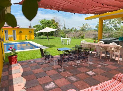 "Casa San Miguel" Alberca privada, jardín, wifi, proyector,asador a 15 min de Cuautla en Morelos