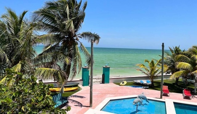 Casa Sirenas, huge ocean front Villa at Chicxulub