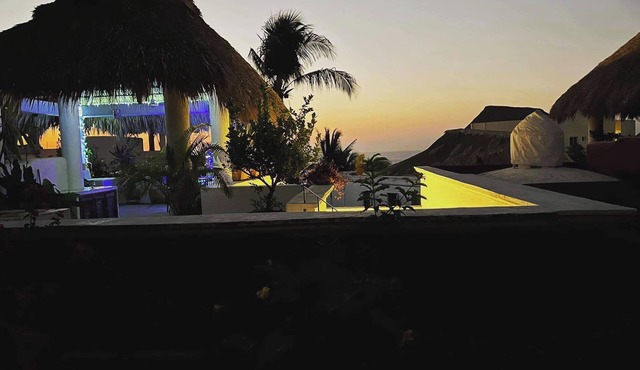 Casa Tres 2BR Starlink Walk to Beaches Ocean View