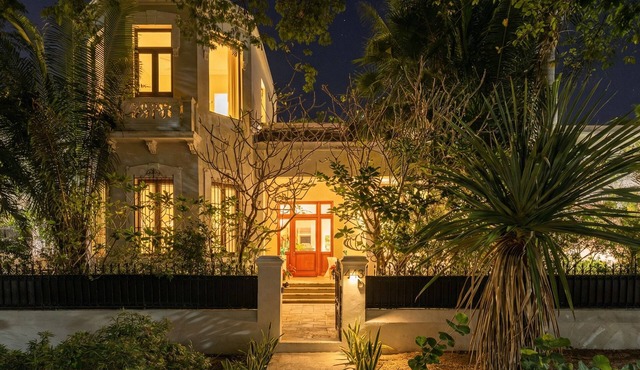 CASA TUUT the only on Paseo de Montejo with 20m pool & gym!