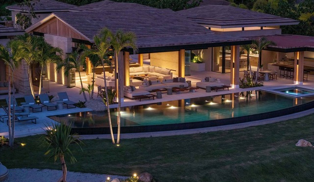 Casa Xielo: 9BR Ultra-Estate w/Chef & Butler