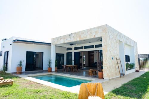 Casa Yuu - Pool and Private Garden near the sea