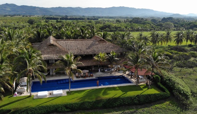 .casaemelina-puertoescondido.contact us for a deal ! 25m Pool, huge property