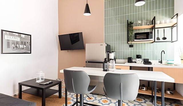 Casona 212 | Style, Connectivity & Parking