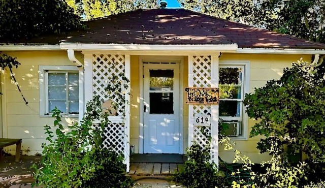 Central Boulder 2 bed cottage next to mountains