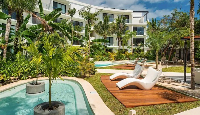 Central Park Lagunas - Luxury Modern Condo with Kitchen
