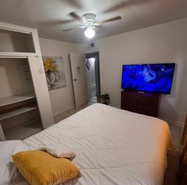 Central Phoenix Value Stay Yellow Room
