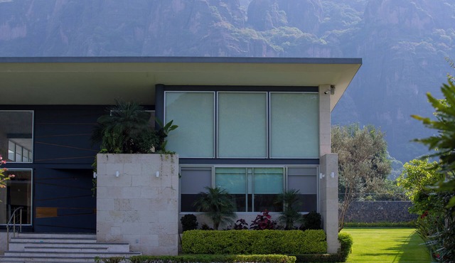 Centrally located family lodging with a beautiful view, an ideal place to rest.