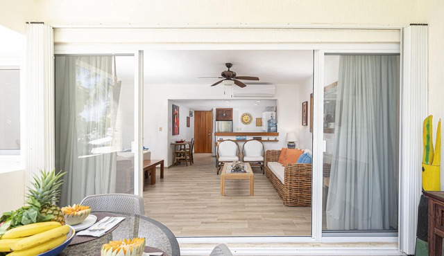 Chac Hal Al, Casa Calandria lovely studio steps from the beach.