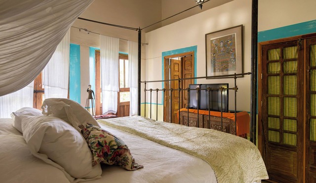 Charming Home 5 Min from Plaza — Perfect for Families & Pets