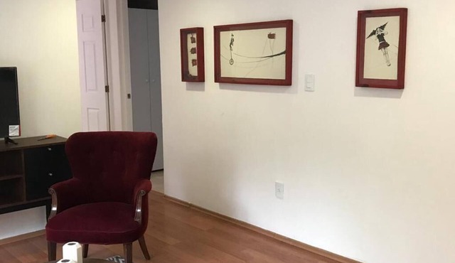 Charming 1 BR DREAM LOCATION!