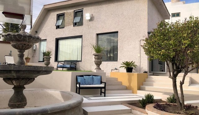 Charming 1 BR home w/private yard-walk to downtown