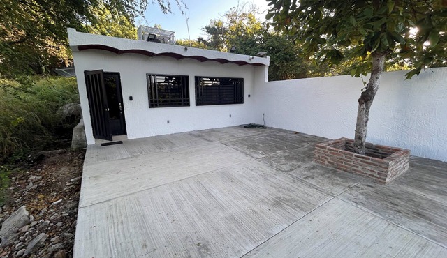 Charming 2-bedroom house with WiFi, AC in fantastic Playa Platanitos