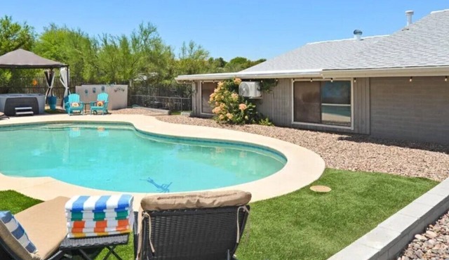 Charming 5BR w/Heated^ Pool/Hot Tub/BBQ/Mtn Views