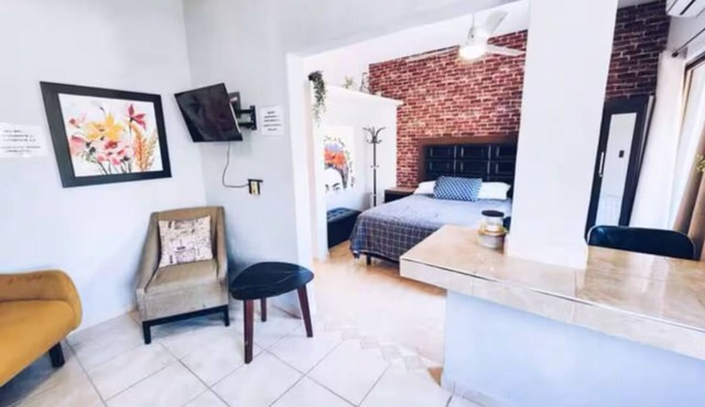 Charming studio with AC and WiFi in Cruz de Huanacaxtle 5 mins drive from beach