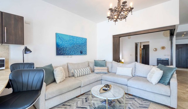 Charming & sunlit condo with pool & balcony - near golf, beaches, & nightlife