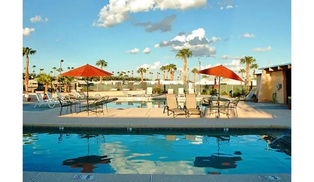 Charming Vintage Park Model - steps to pool, 55+