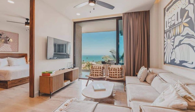 Chic Luxury Condo- Ocean Views, 3 pools