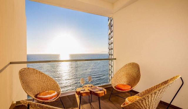 Chic Oceanfront Studio Loft – Unique Art & Views