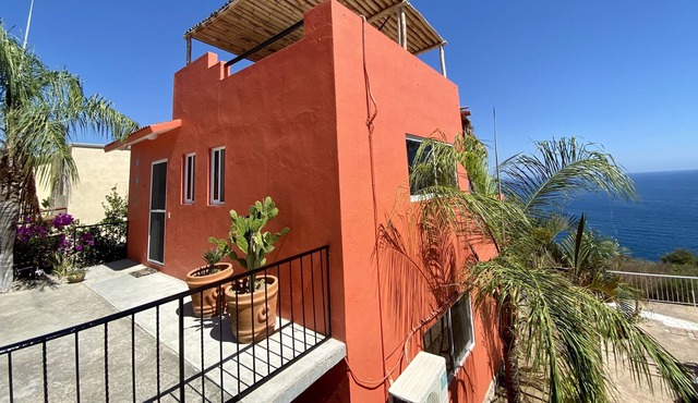 Cliff Side Villa With Views of the Pacific - Walk To Beach!