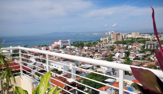 Close to Centro/Malecon, with Ocean & Mountain Views/Pools/Fitness Center/Garage
