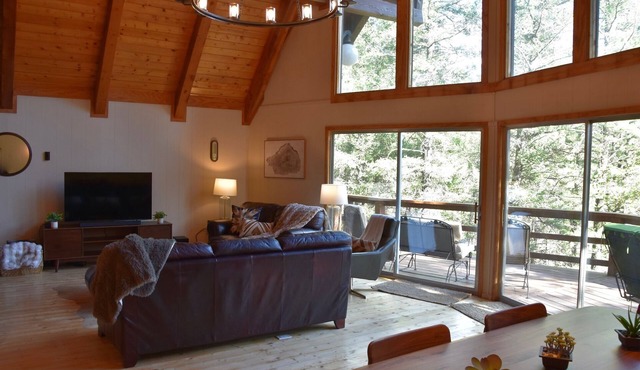 Cloudcroft Hideaway - No Neighbors, Just Nature! Modern Cabin Vibe and SAUNA!