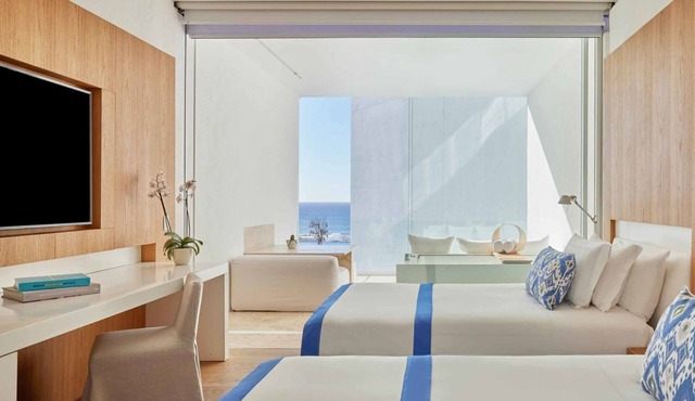 Coastal Charm: Pet-friendly Accommodation with Pools in Los Cabos, Free Parking!