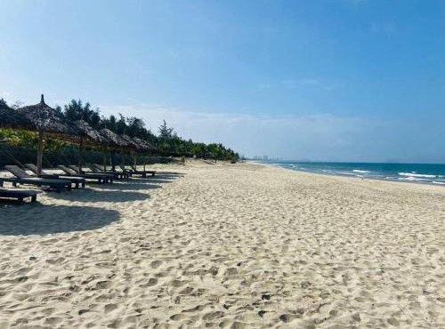 Coastal Vibe - Resort 2BR apartment Pool & Beach