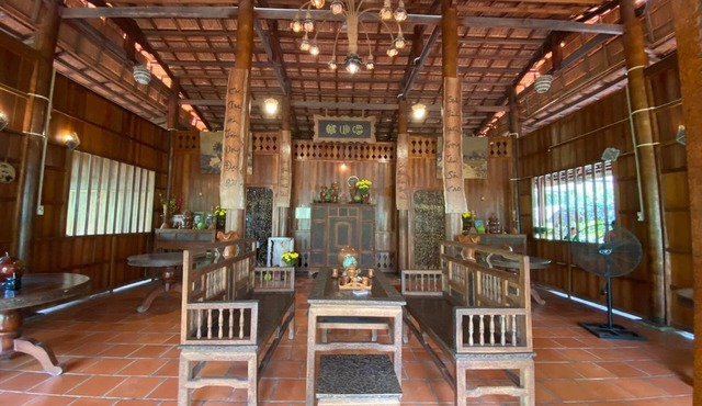 CocoHome builted from 4000 coconut trunks -certificated as Vietnam Coconut House