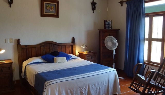 Comfort and privacy a short walk from Playa La Ropa