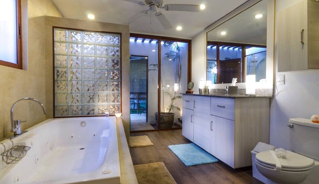 Comfortable home in a great location & hip N’borhood w/cafes & eateries !