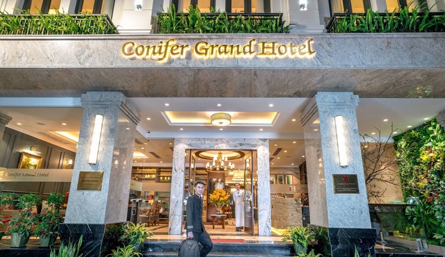 Conifer Grand Hotel