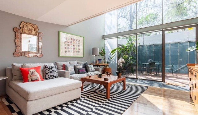 Contemporary townhouse with plenty of light