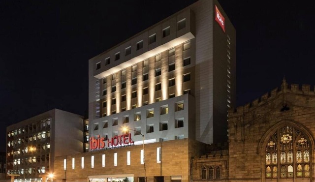 Convenient Stay with Free Parking & Close to Diego Rivera Mural Museum!