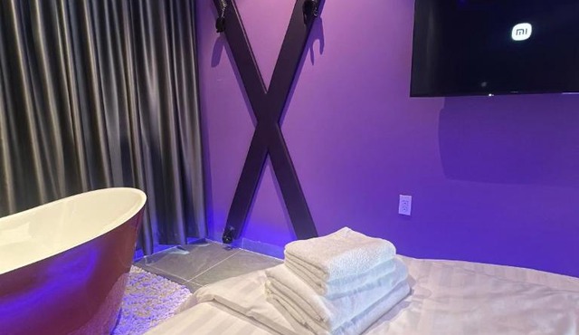 Couple Hotel - Khách Sạn Tình Yêu Hóc Môn