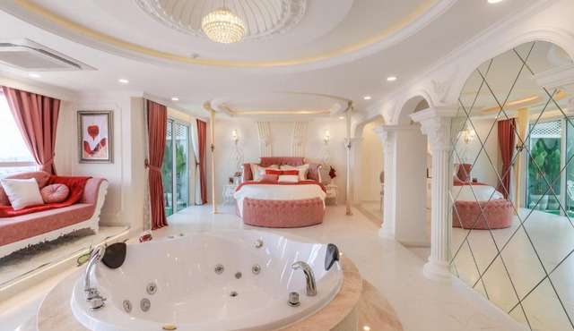 Couple Retreats - Luxurious & Romantic Apartment